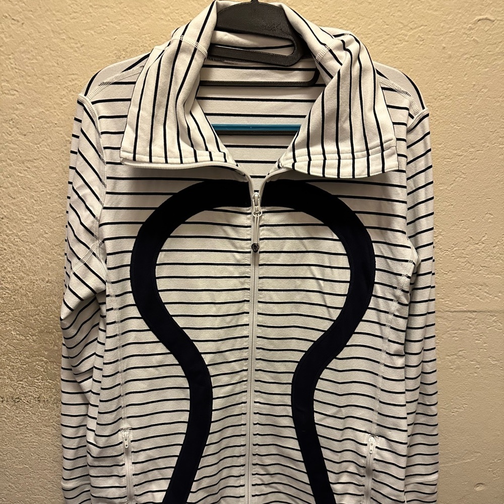 Lulemon sports Jacket with zipper.
